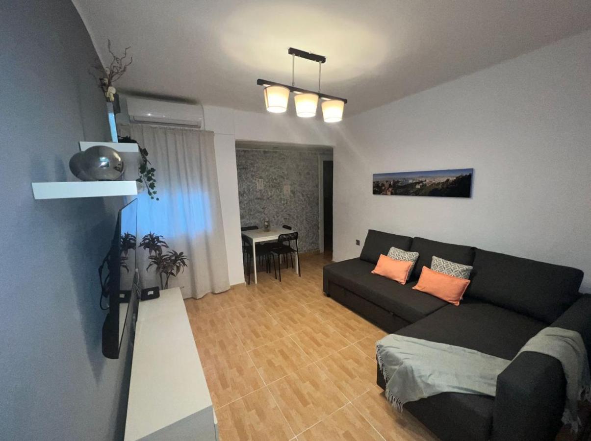 Holidays2Malaga 2 Bedroom Armengual De La Mota Close Shopping Center Exterior photo